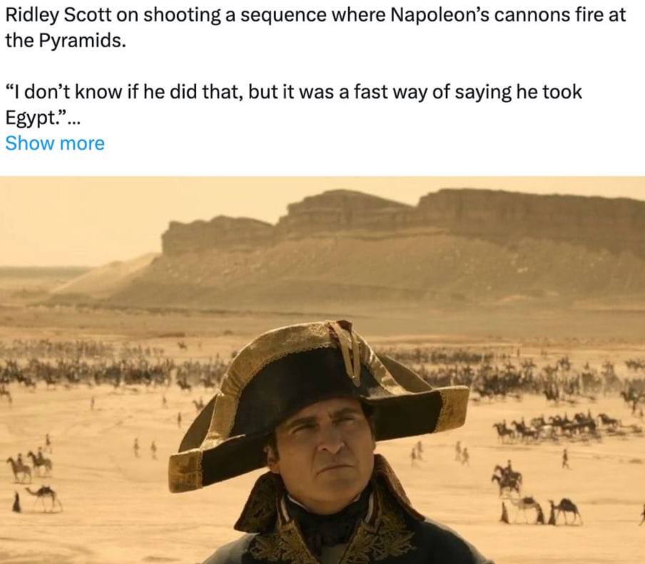 Bien que ce soit une erreur, Ridley Scott a décidé d'utiliser le mythe de Napoléon canonnant le Sphinx pour montrer plus succinctement dans le film que l'Égypte est prise