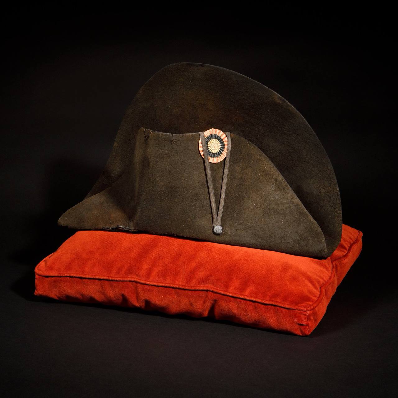 Le chapeau de feutre de Napoléon, qu'il aurait porté en 1815, adjugé 1.932.000 euros