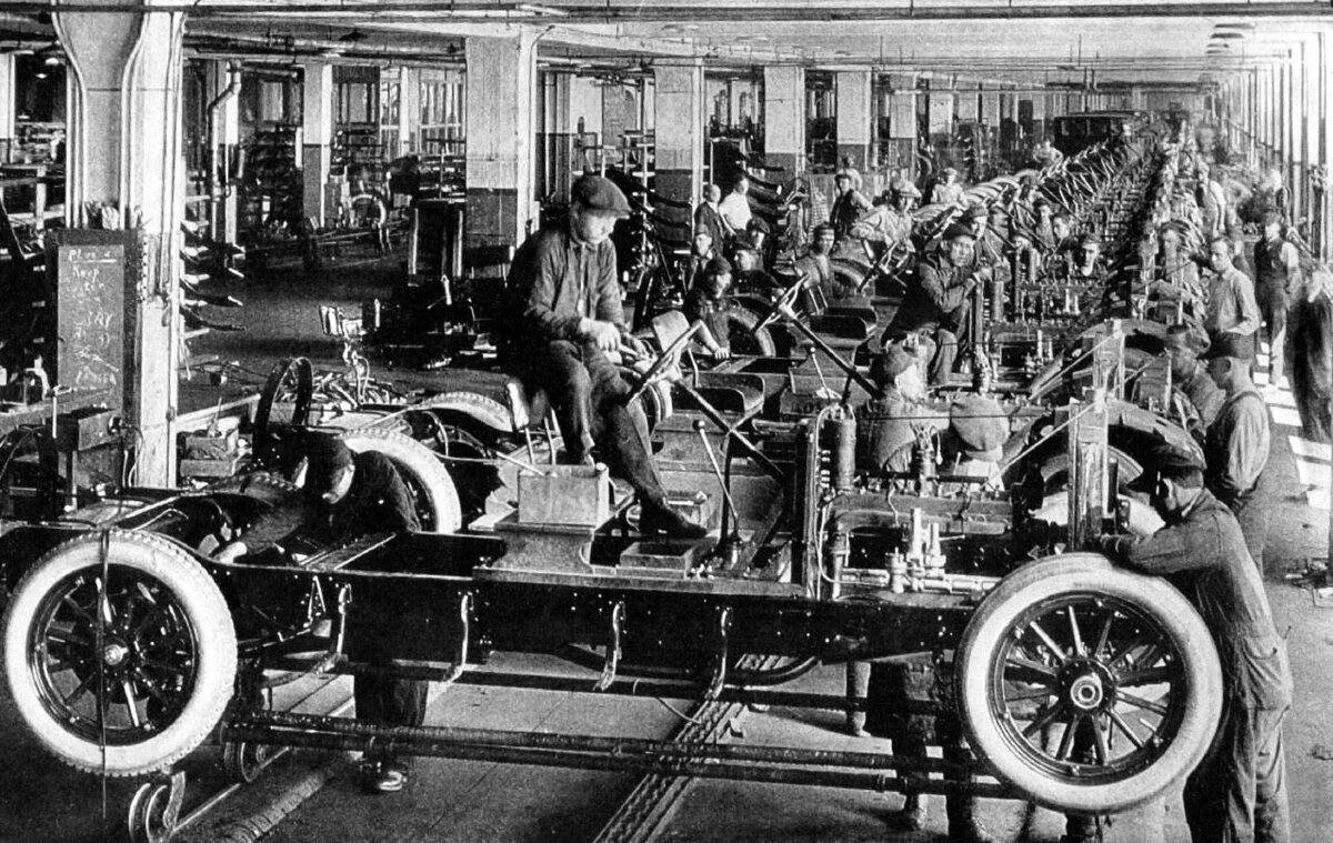 Henry Ford licencie 800 ouvriers absents le jour de Noël orthodoxe en 1914