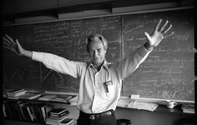 Après que le magazine Omni a désigné Richard Feynman comme l'homme le plus intelligent du monde, sa mère, Lucille Feynman, déclara : « Si c'est là l'homme le plus intelligent du monde, que Dieu nous vienne en aide »