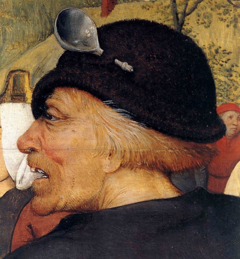 Profil d’un paysan âgé coiffé d’un bonnet de fourrure sombre où est glissée une cuillère en métal, détail d’un tableau ancien.