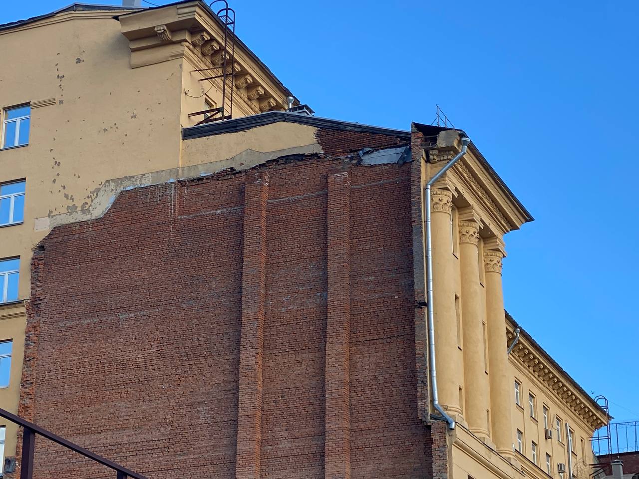 There are houses that stand alone, like a mushroom in a clearing; there are houses with enough space around them for windows and a view on every side, but if something new is built nearby, the windows end up facing a neighbour's wall or else…