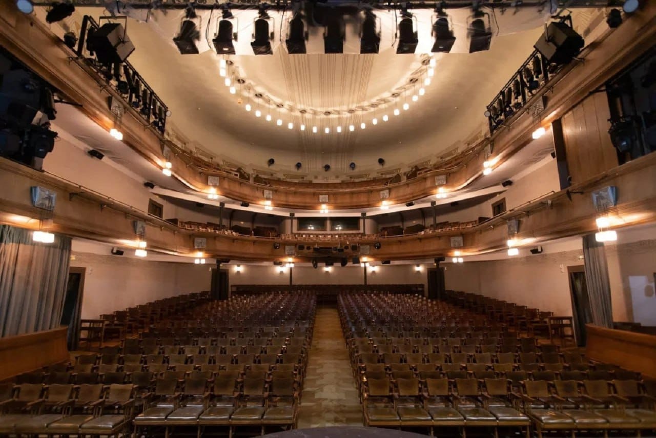 Le 27 mars, sur la Grande Scène du Théâtre d'Art Tchekhov de Moscou (MKhT), sera remis le deuxième « Prix du Théâtre d'Art », lequel comporte, entre autres, une catégorie cinéma