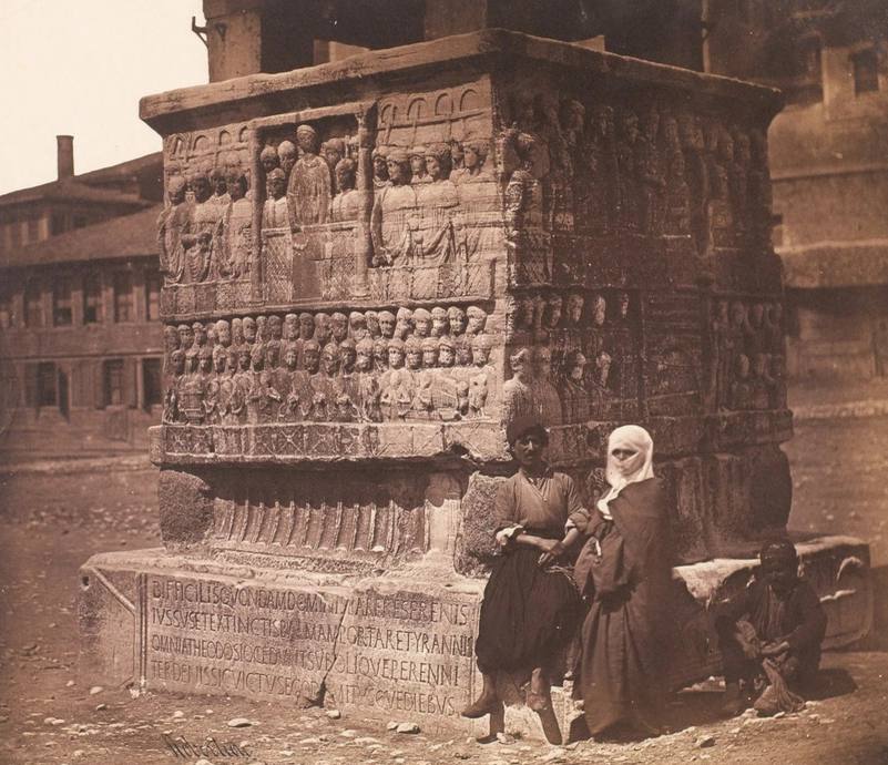 L'obélisque de Théodose à Constantinople en 1855 et en 2024