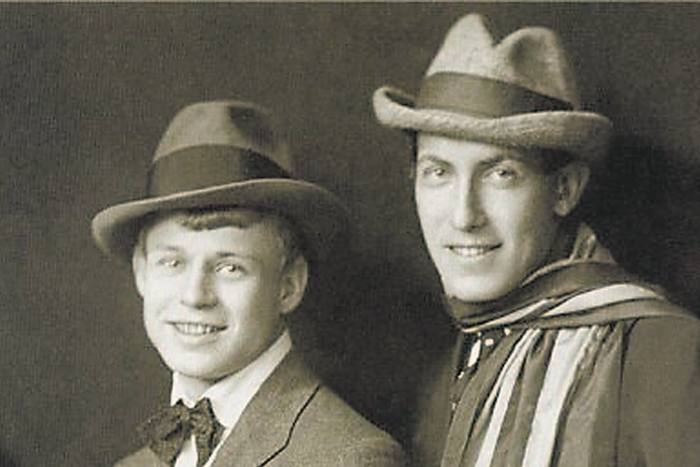Anatoly Mariengof's poem about 1917 and the break with the past