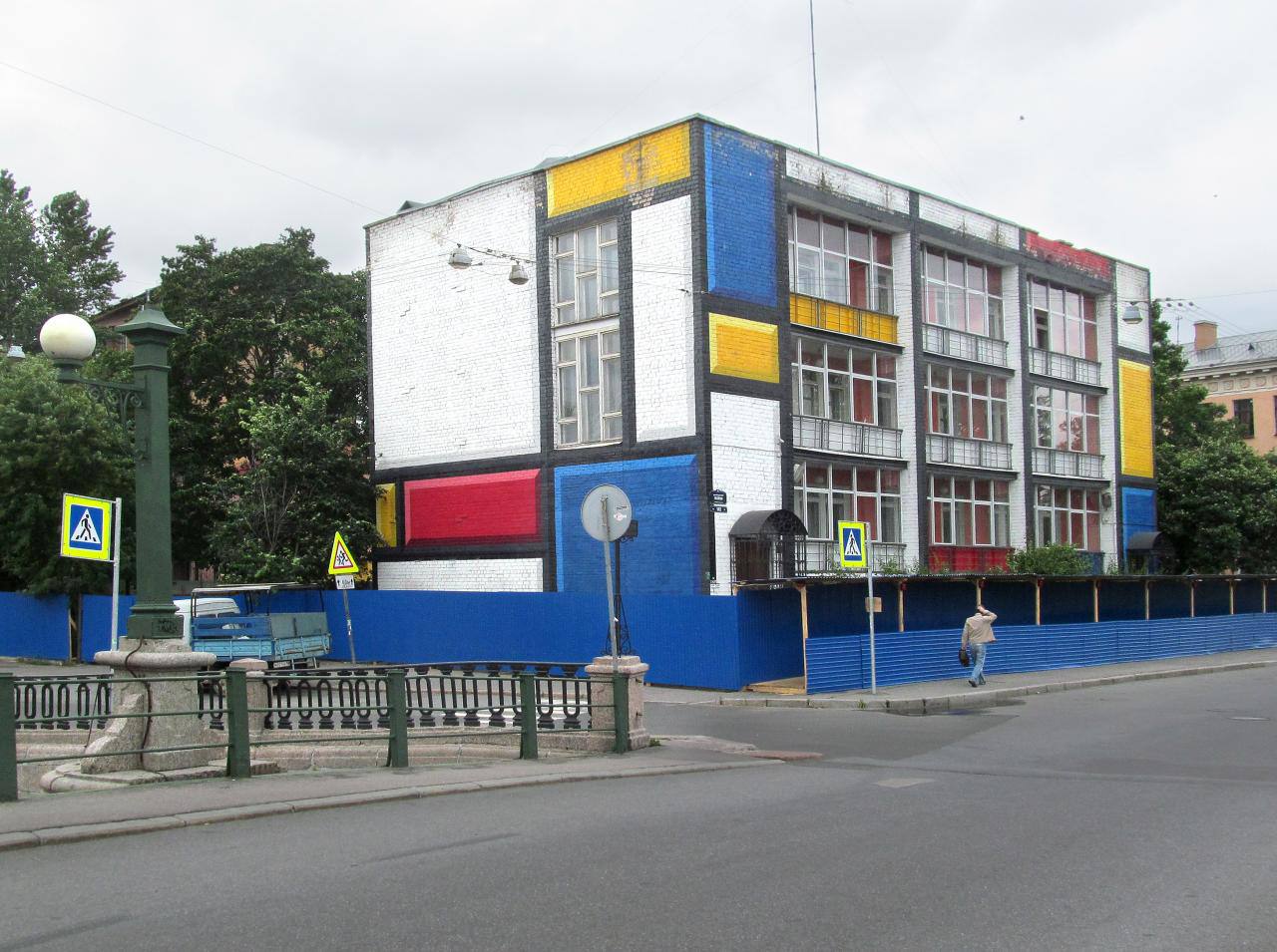 Continuing the Mondrian theme
