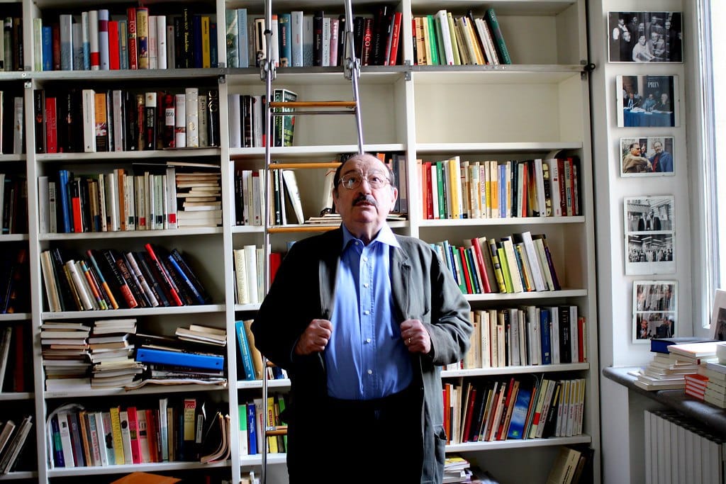 Umberto Eco sur l'intérêt de garder chez soi plus de livres qu'on n'en lira