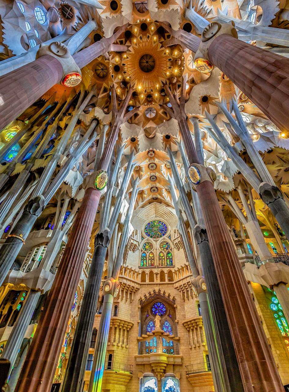 À l'intérieur de la Sagrada Família à Barcelone