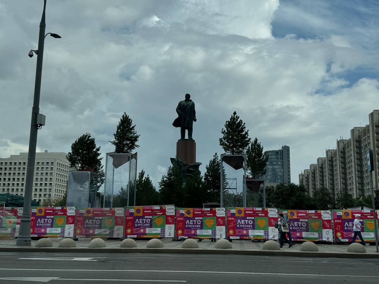 And what is this novelty on Kaluzhskaya Square?