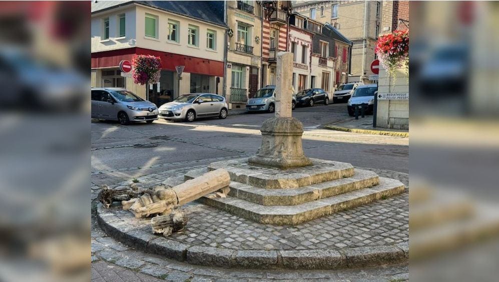 Unknown persons destroy early 17th-century stone cross in Le Tréport