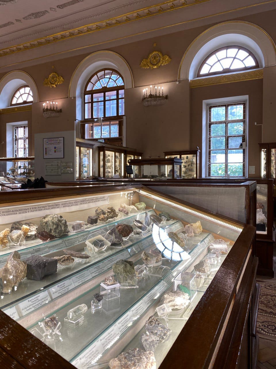 Fersman Mineralogical Museum in Moscow awaits visitors after ceiling collapse