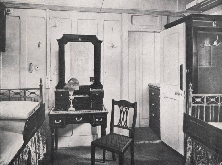 Je crois que bien des passagers auraient été surpris, ayant réservé un billet de première classe sur le Titanic, de se retrouver dans une cabine comme celle-ci, et non dans l'immense suite aux dorures de Rose dans le film de James Cameron