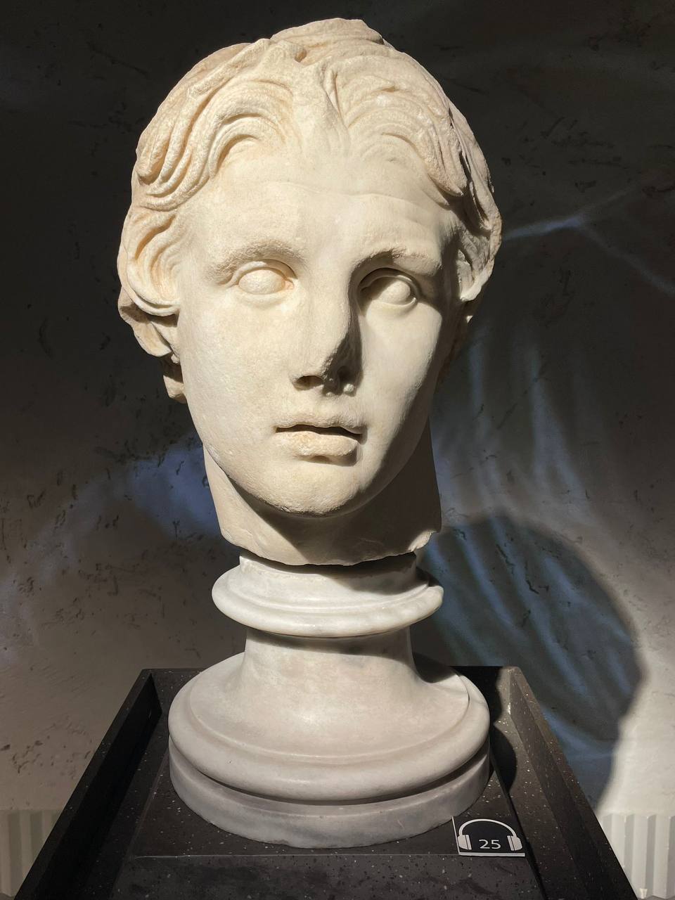 Une magnifique exposition de sculpture antique au Musée de l'aéroport d'Istanbul