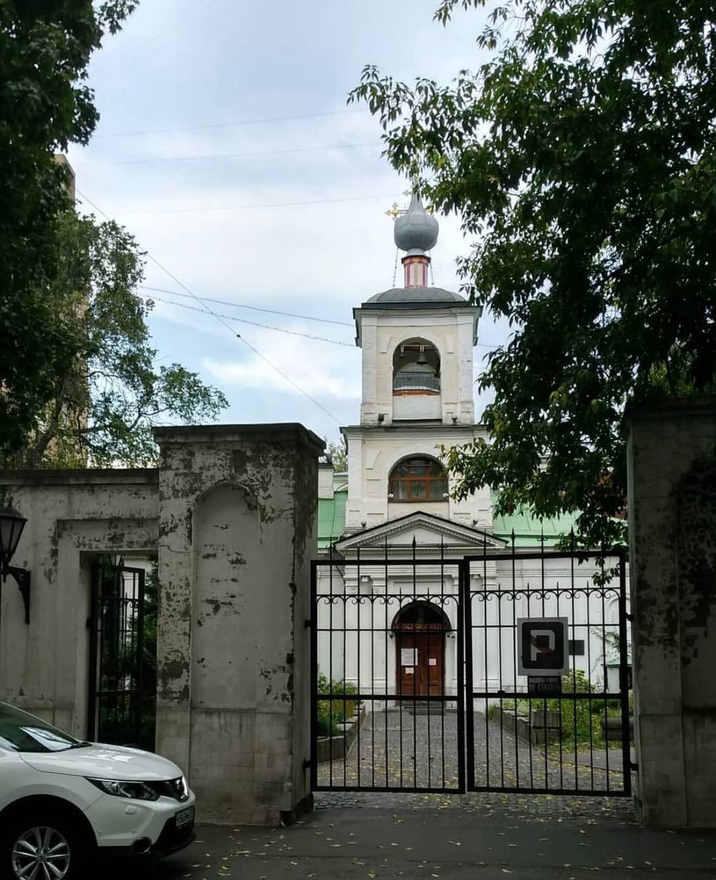 Kofemania founder Igor Zhuravlev and the Church of St Blaise in Old Konyushennaya Sloboda