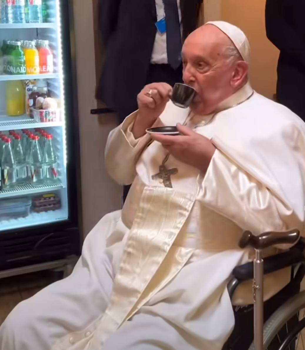 Le pape François est passé prendre un petit café