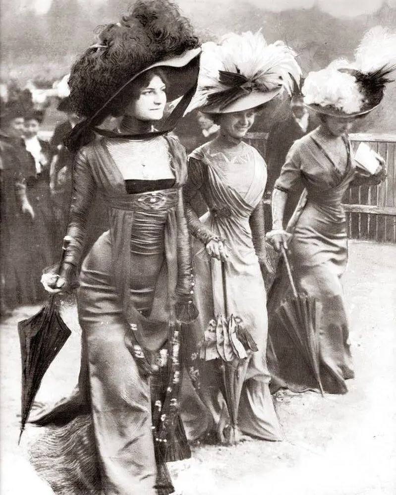Parisian Fashion of 1908