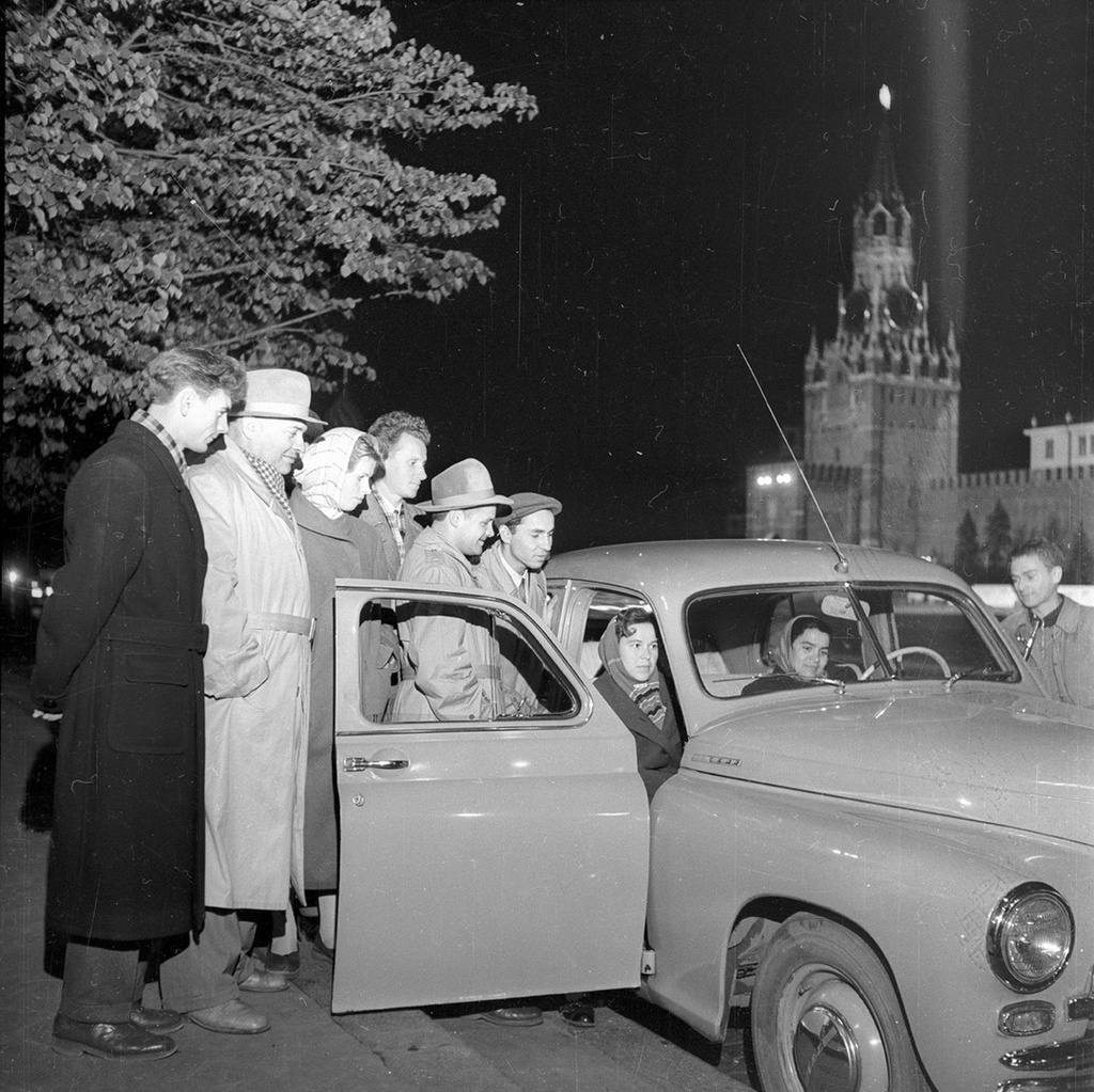 Dernières nouvelles à la radio, 1958