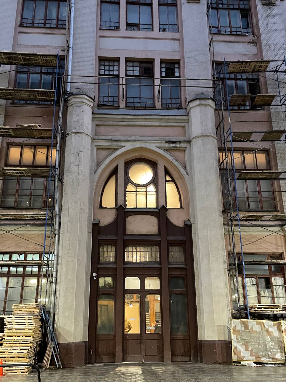 The scaffolding netting has come off Sytin's Printing House on Pyatnitskaya Street; a winter contemporary art fair will be held here from 6 to 8 December|catalog|