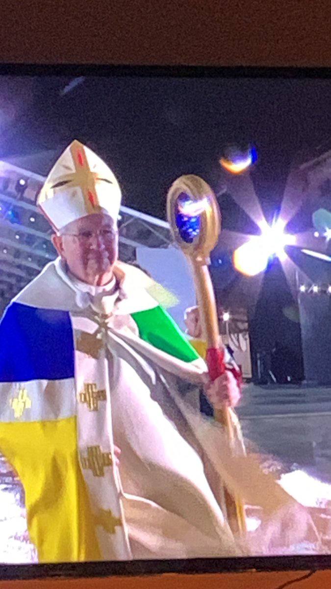 At the reopening of Notre-Dame de Paris, the Archbishop of Paris, Laurent Ulrich, appeared in vestments by the celebrated French designer Jean-Charles de Castelbajac, aged 75, who in his day dressed Lady Gaga and Pope John Paul II…