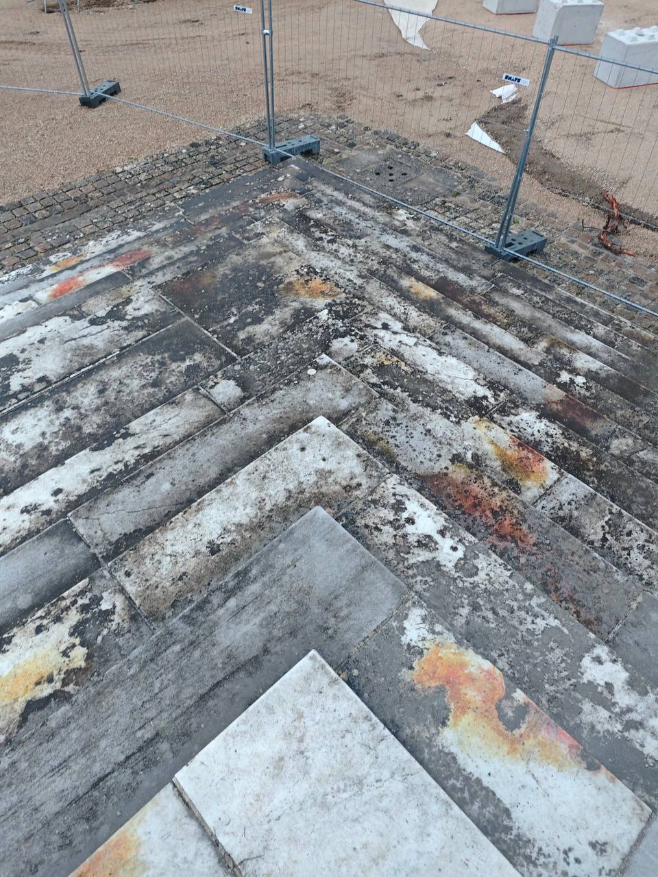 Can Sobyanin Be Summoned to Versailles?