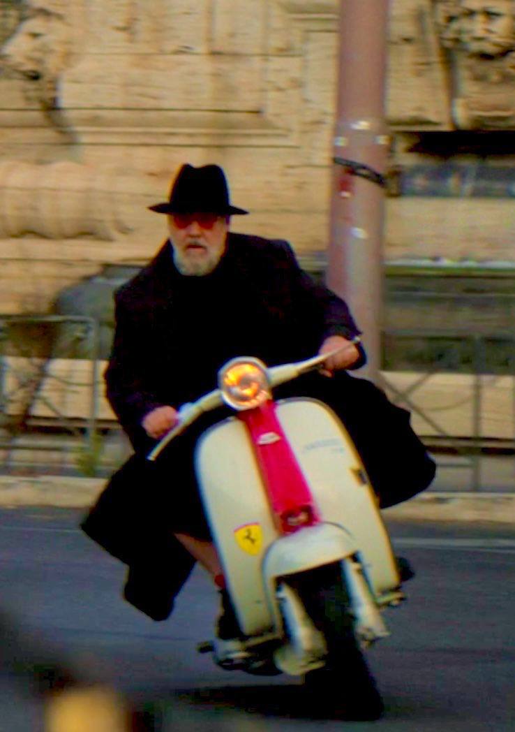 Russell Crowe Is Coming to Find Out What on Earth Is Going On Here