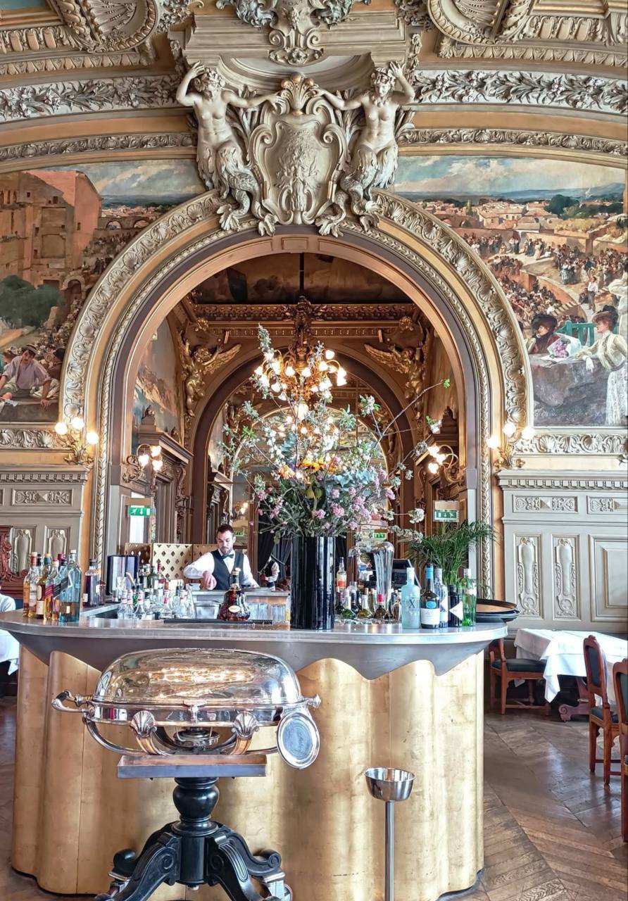 Le restaurant Le Train Bleu de la gare de Lyon à Paris, monument historique