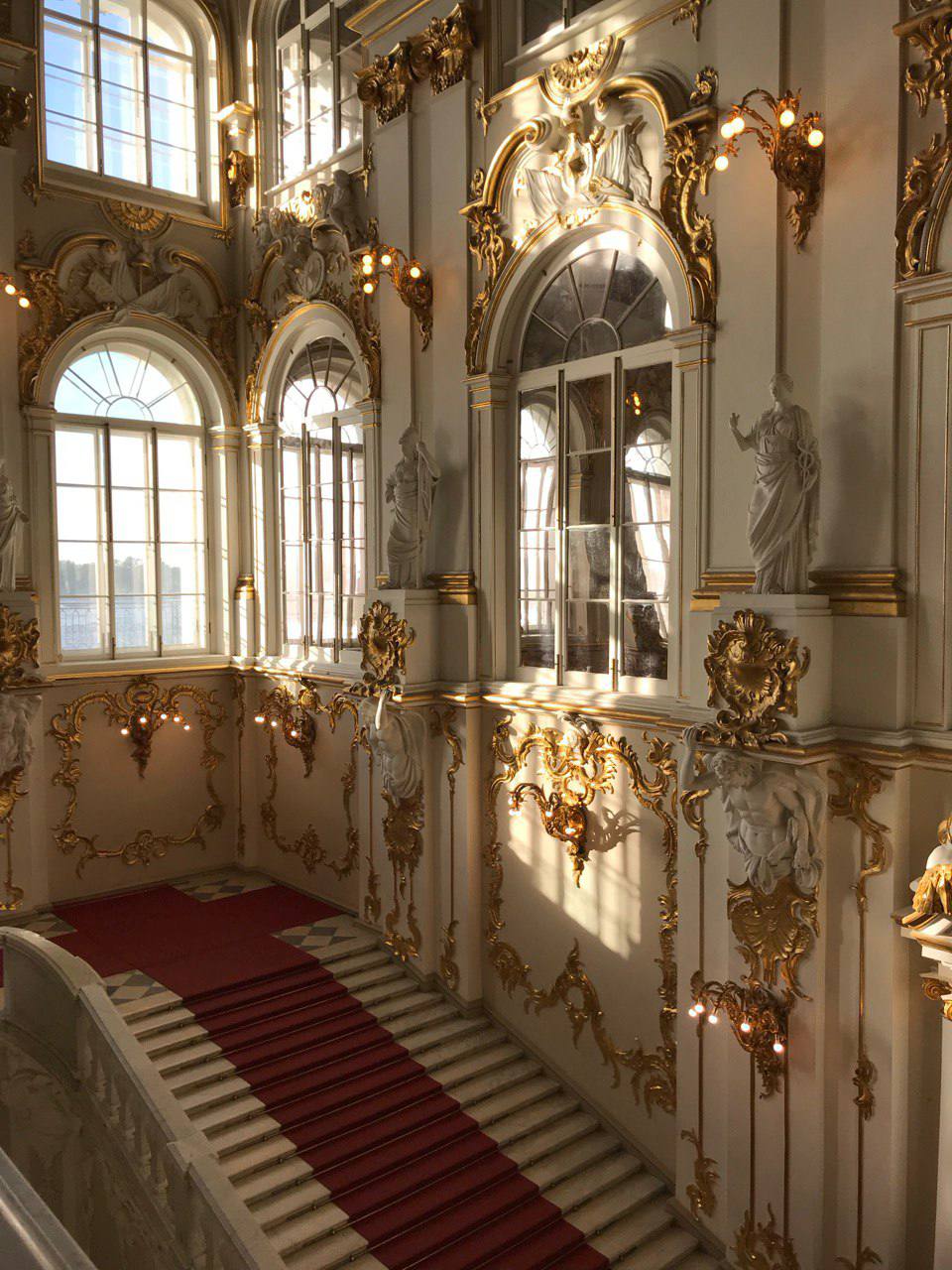 Regarding the girls who slipped into the Hermitage for a commercial shoot, avoiding the official fee for this kind of use of museum spaces, the following must be understood