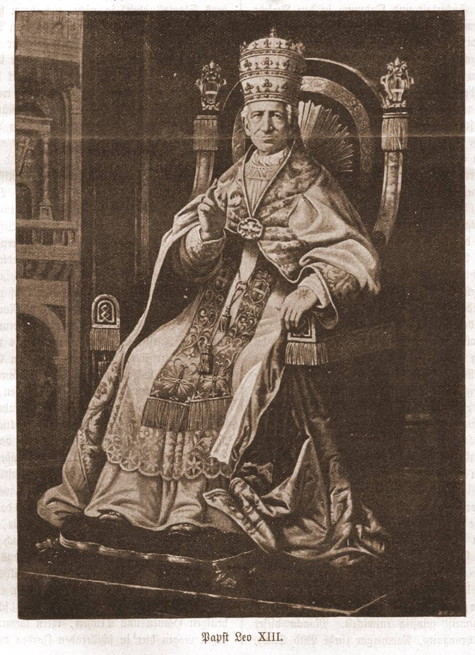 Old newspaper reproduction: an elderly pope in a tiara sits on a throne, his right hand raised in blessing. The caption below reads «Papst Leo XIII».