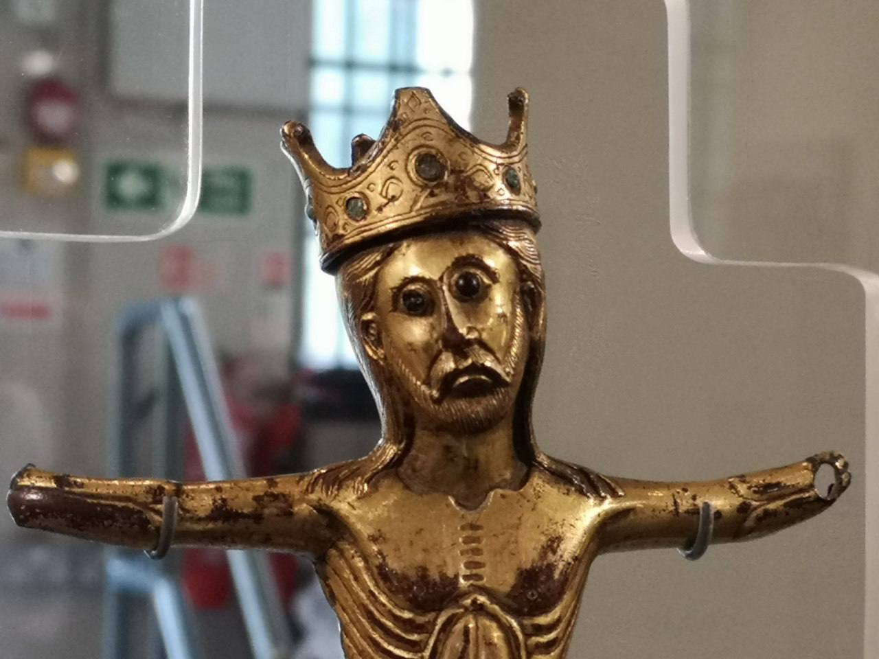 Le Yorkshire Museum acquiert aux enchères un Christ médiéval de Limoges pour 8 500 euros