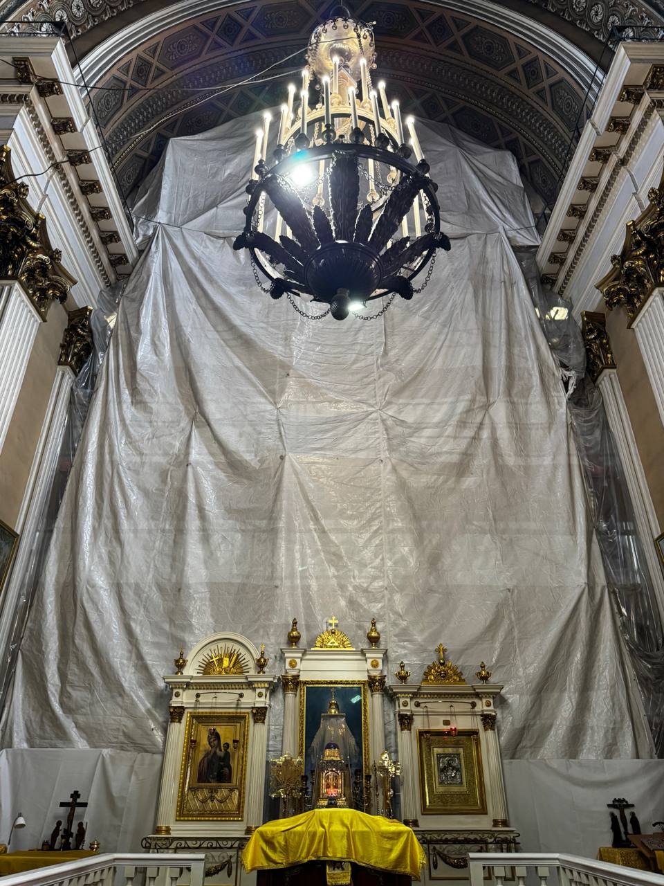The iconostasis of the Holy Trinity Cathedral of the Alexander Nevsky Lavra is under restoration