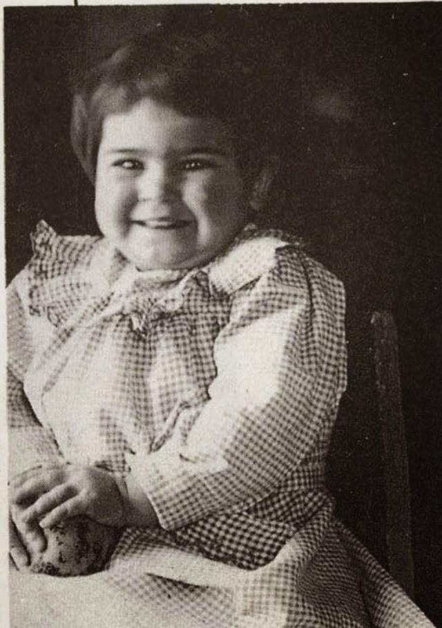 Фрида Калоның балалық шақтағы фотосуреттері