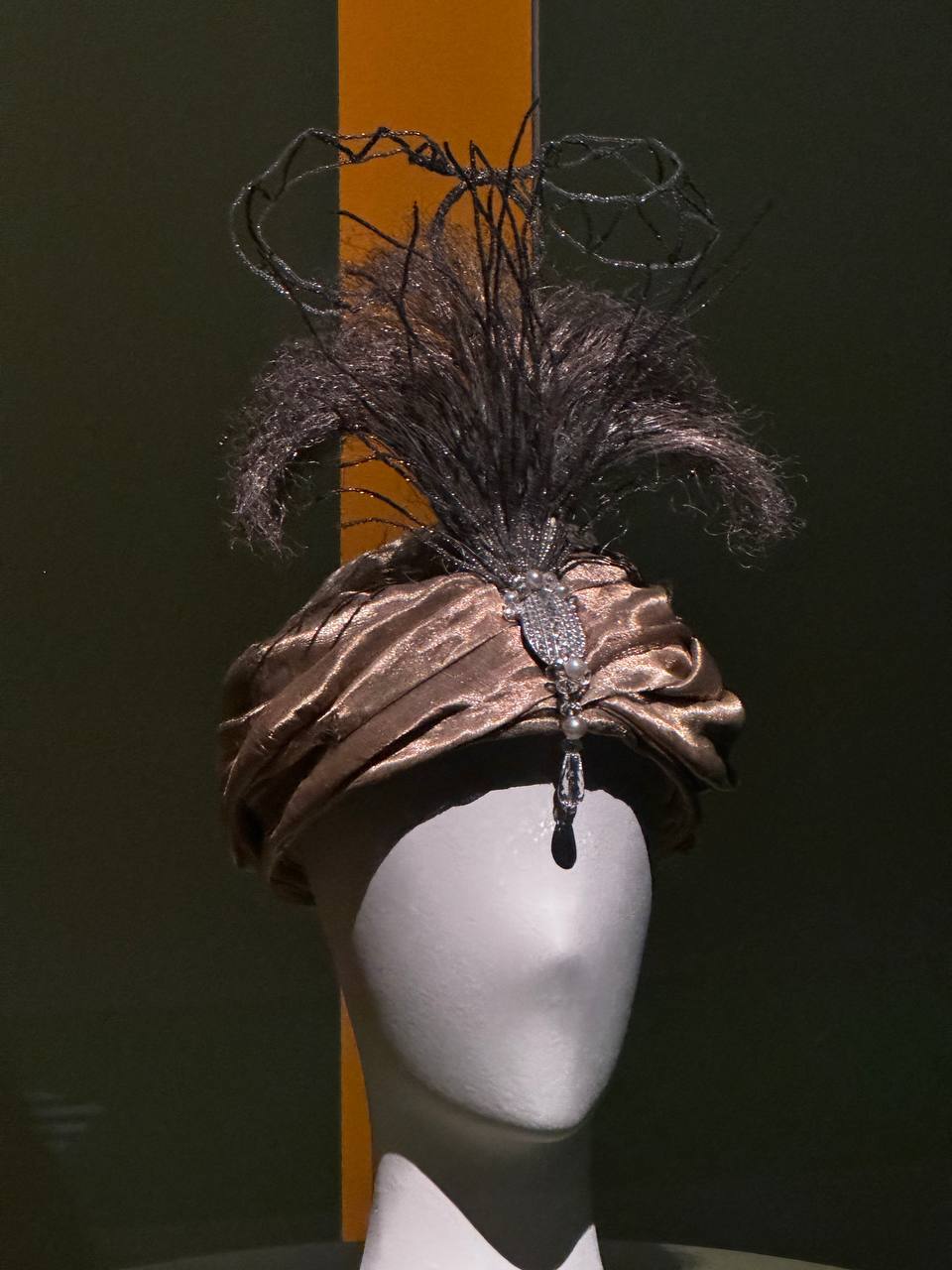 Paul Poiret's wire turban and the turn-of-the-century fashion for fearing electricity