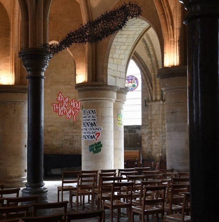Des graffitis sur les murs de la cathédrale de Canterbury, principal sanctuaire anglican de Grande-Bretagne, construite en 1070