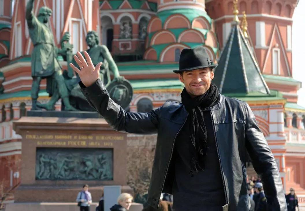 Hugh Jackman at the Cathedral of the Protection of the Most Holy Mother of God, in front of the monument to Minin and Pozharsky