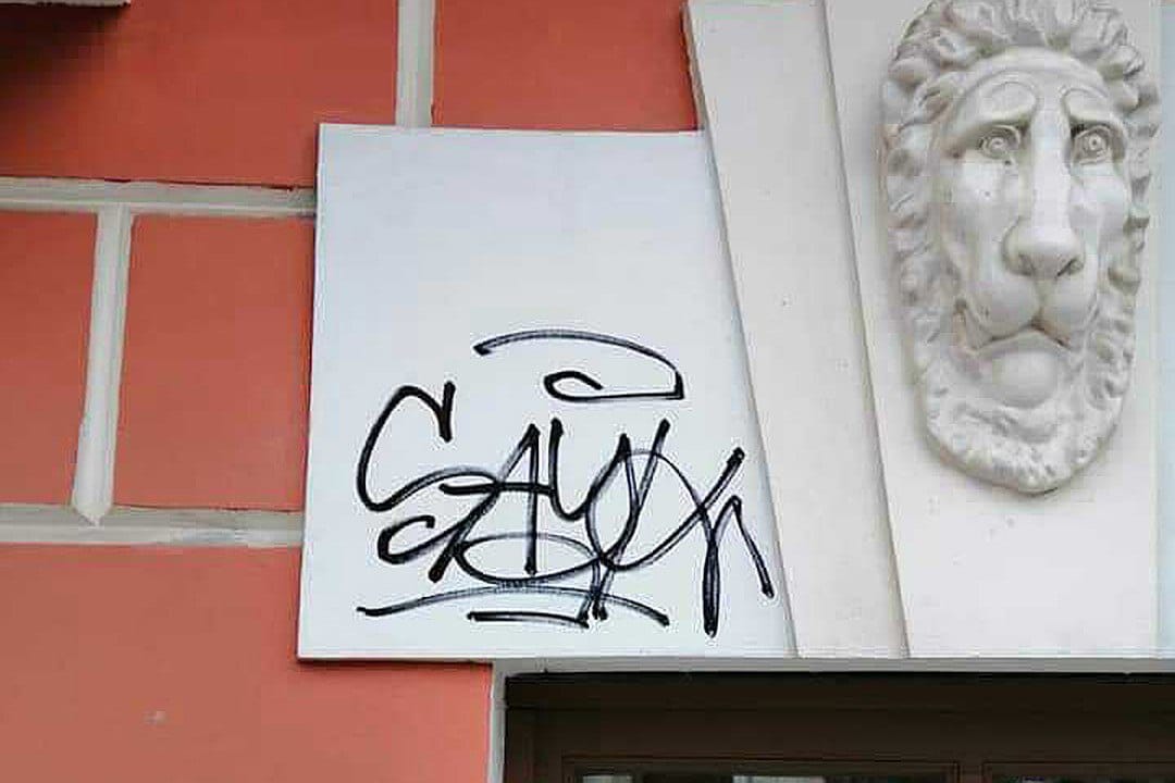 Graffiti on the Museum of Contemporary Russian History facade and damage of 126,000 roubles