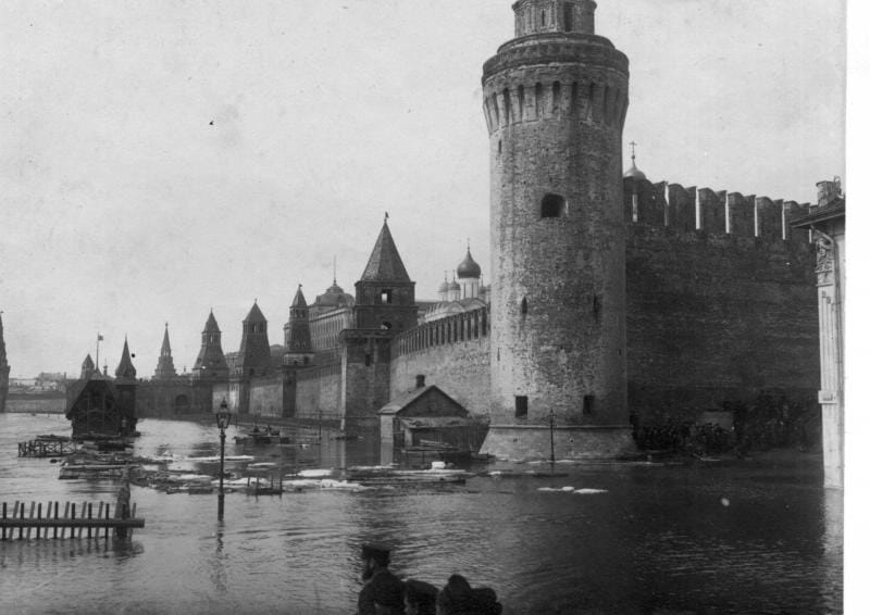 1908 жылғы Ұлы аптаның жұмасында, 11 сәуірде Мәскеуде қаланың төрттен бір бөлігін, яғни 16 шаршы километр аумақты су басқан ең танымал Мәскеу топанының басталуы