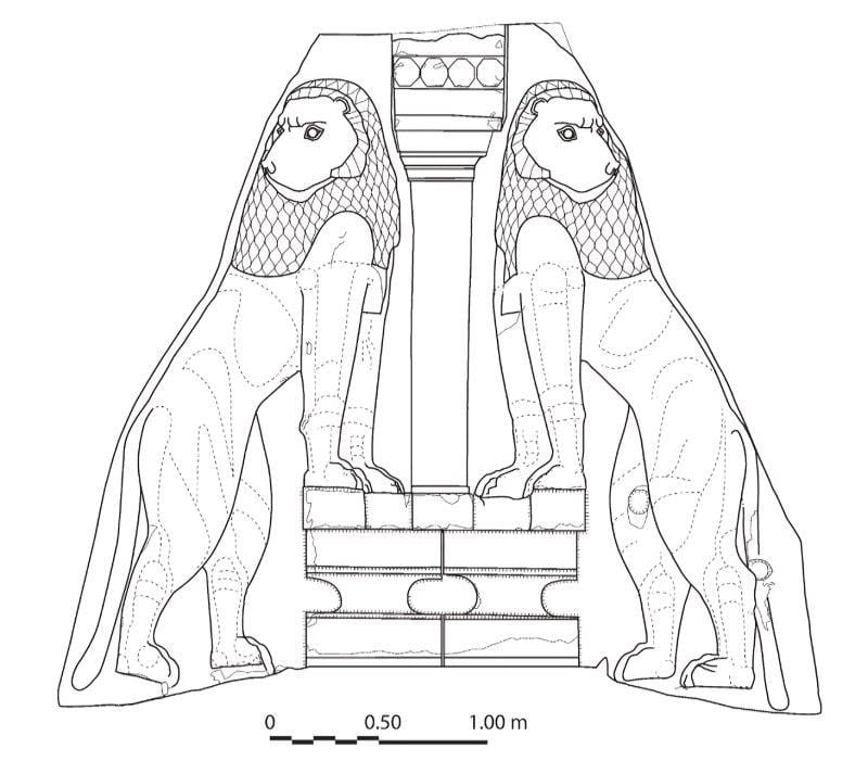 Il s'avère que les fameux lions de la porte principale de la citadelle de Mycènes, datés du milieu du XIIIe siècle av. J.-C., regardaient en réalité vers l'arrière, et non l'un vers l'autre