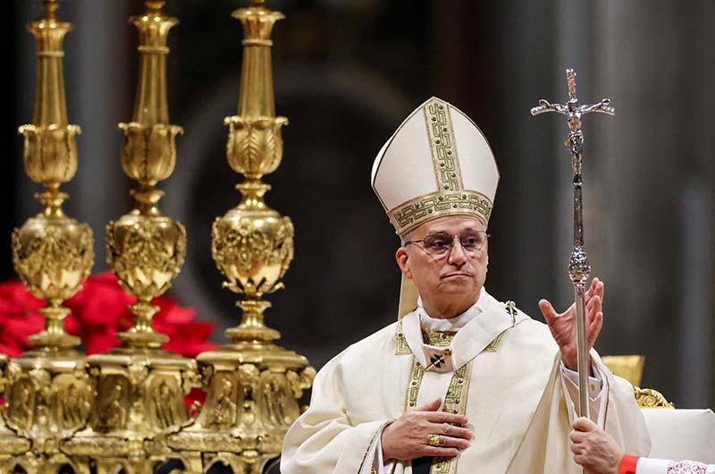 Last week, at the closing of the Holy Door of Saint Peter's Basilica, Pope Leo XIV celebrated the liturgy with a new papal ferula