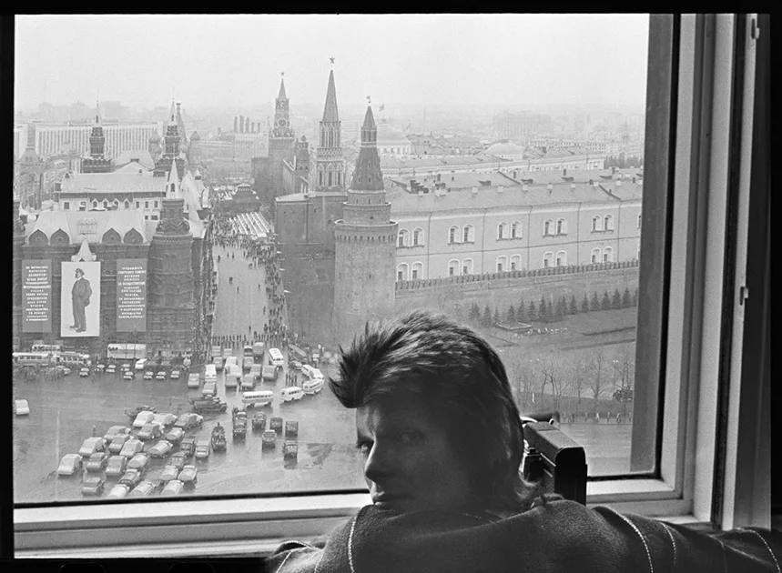Règles de ce qu'il était permis et interdit de photographier en URSS, remises à David Bowie et à Geoff MacCormack pendant leur voyage en Transsibérien à travers toute la Russie en 1973