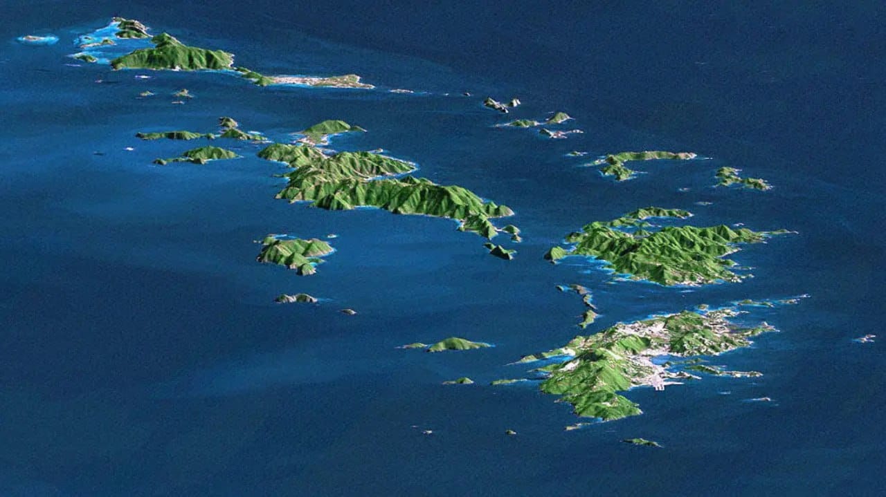 Parmi les possessions des Indes occidentales danoises achetées par les États-Unis au Danemark figuraient 3 grandes îles et plusieurs dizaines de petites, dont l'île de Little Saint James, acquise en 1998 par Jeffrey Epstein
