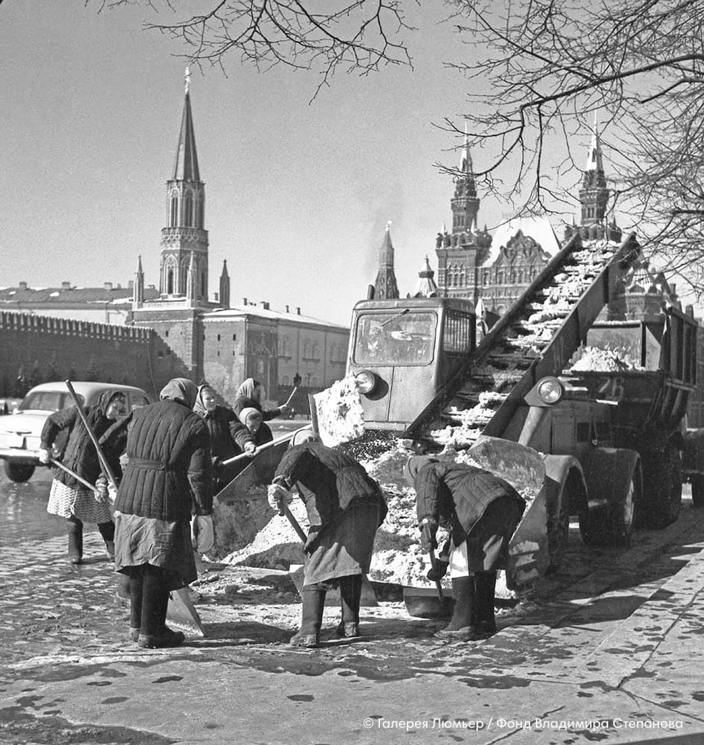 Winter in Moscow in the 1950s in the photographs of Vladimir Stepanov: Red Square, the Yauza embankment, Novoalekseyevskaya Street, Sokolniki, Furmanny Lane, Volkhonka, the Bolshoi Theatre, Gogolevsky Boulevard