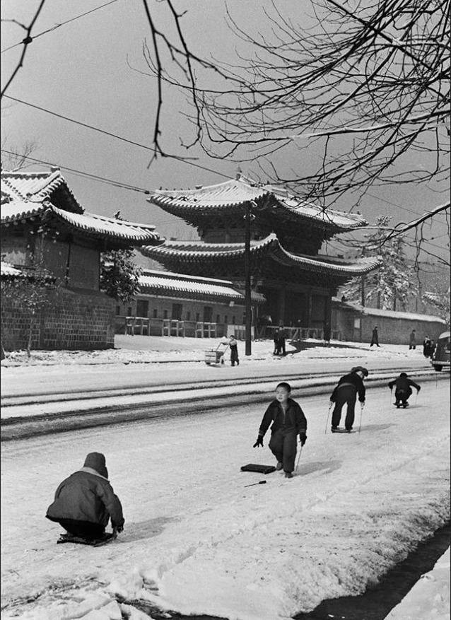Children having a snowball fight near Changgyeonggung Palace in Seoul in 1956