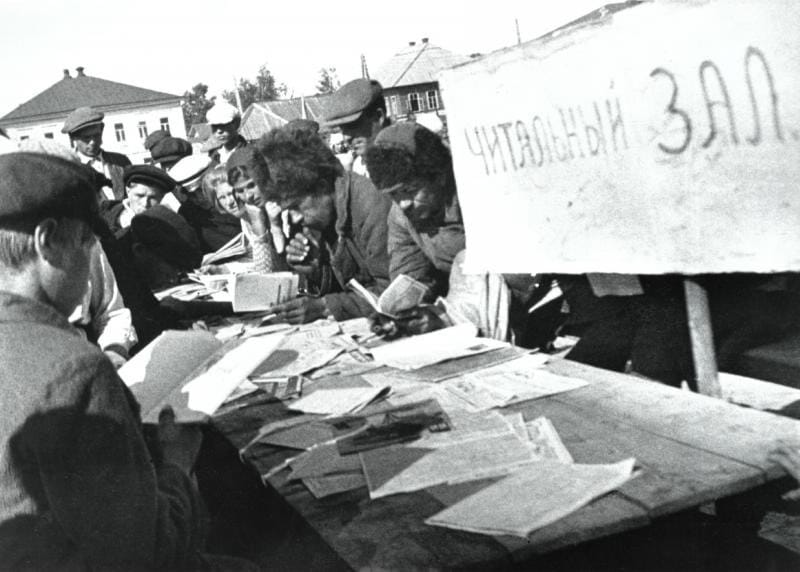 Salle de lecture en plein air dans le village de Sovetskoïe, région de Nijni Novgorod