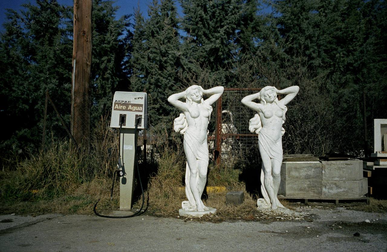 Station-service en Grèce, photographie de Dimitris Mellos, 2006