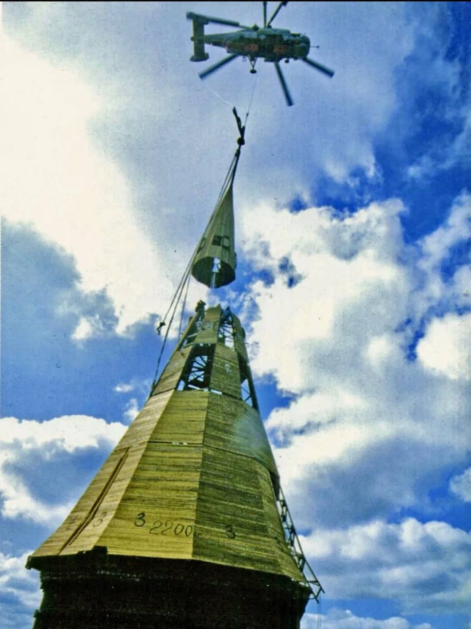 Mise en place de la coupole de la cathédrale de Kaliningrad, 1994