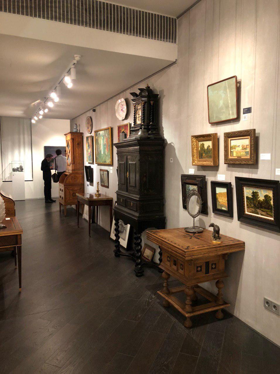 The heart of the exhibition, as Max Boxer himself puts it, is a special space that holds exclusively family things: the works of his father, Anatoly Boxer, his grandmother's personal belongings, furniture from his mother's flat, remember…