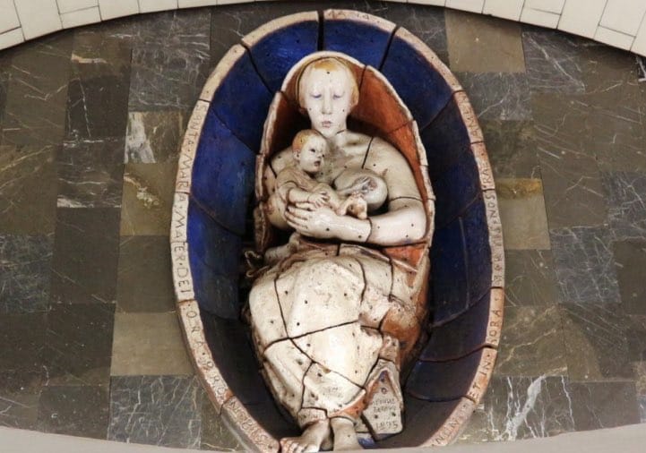 Rimskaya metro station in Moscow, opened in 1995, and the works of Leonid Berlin