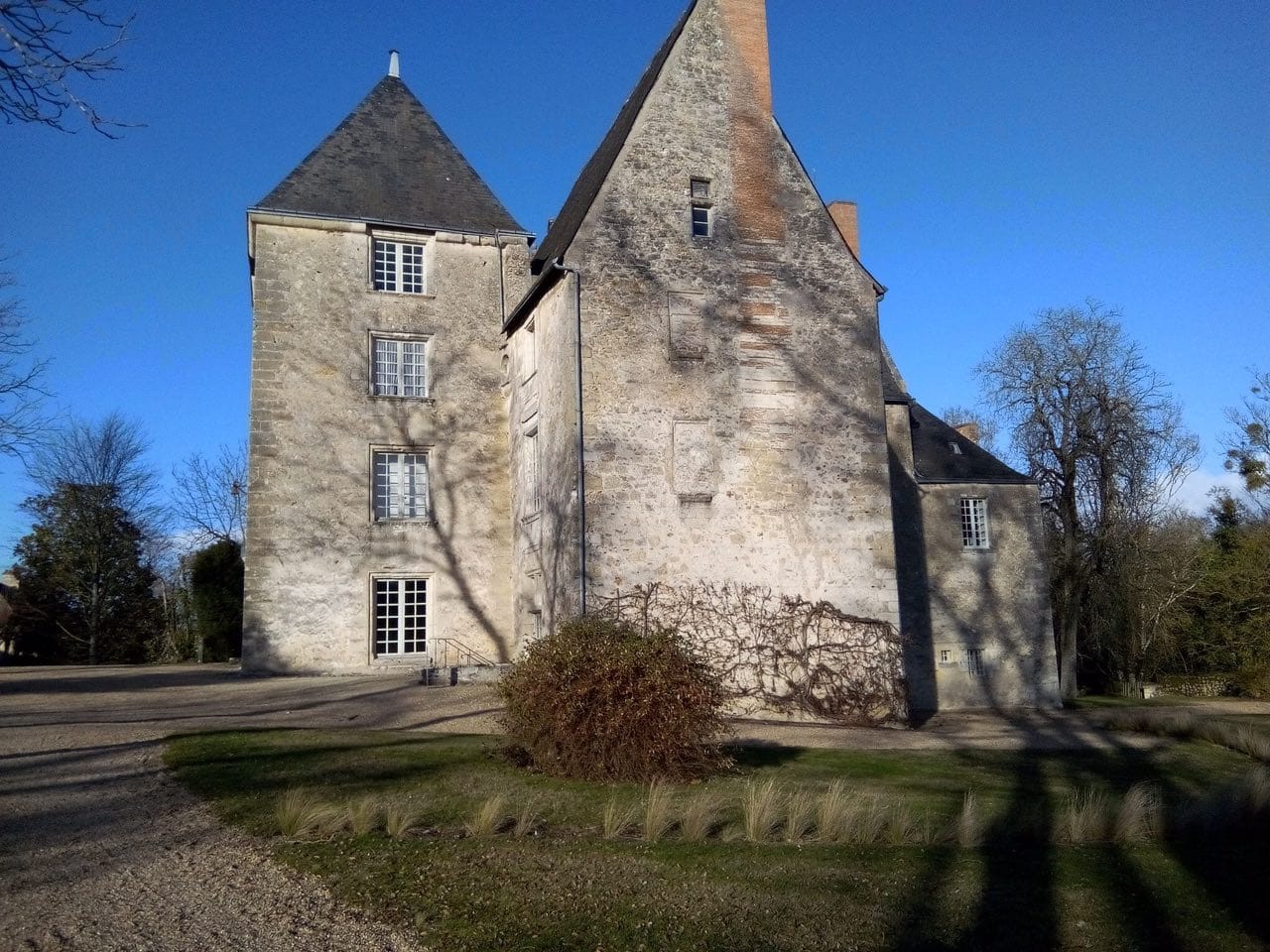 Le château de Saché appartenait à un ami du père de Balzac : l'écrivain y séjourna un temps et y composa « Le Père Goriot » et « Le Lys dans la vallée »