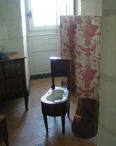 I look at this little commode from the Château de Chambord and cannot see how such exhibits square with the myth that at Versailles, for instance, courtiers relieved themselves behind curtains in the corridors