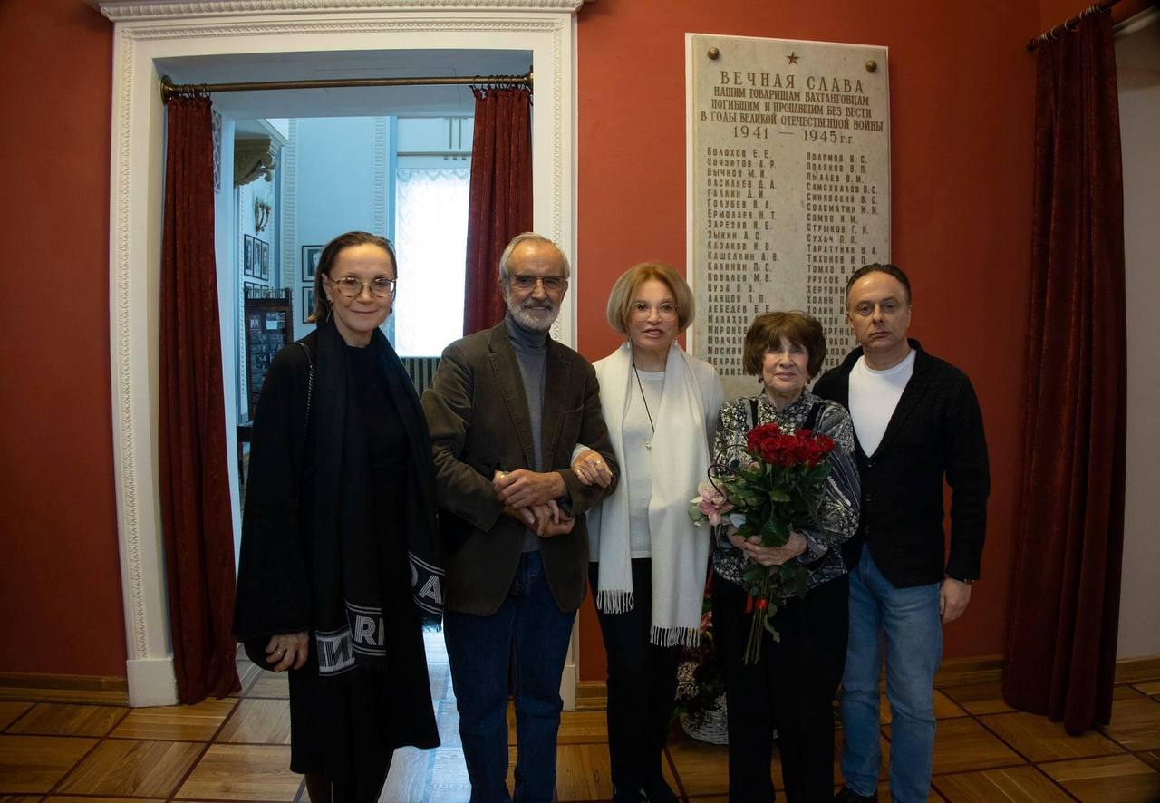 Irina Kupchenko, Rimas Tuminas, Lyudmila Maksakova, Nina Nekhlopchenko and Kirill Krok at a memorial gathering in honour of the Vakhtangov Theatre's veterans of the front